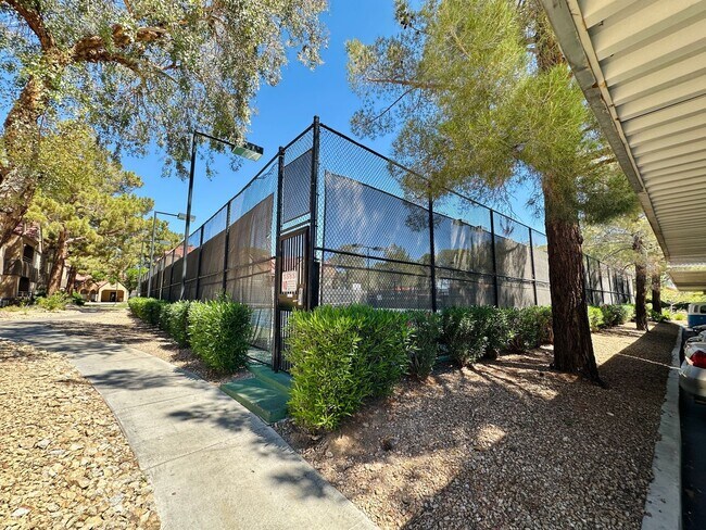 Building Photo - Beautiful 2 bed 2 bath condo in guard gated Residence at Canyon Gate community! Home features bea...