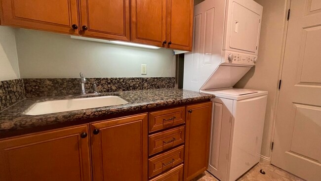 Building Photo - 44473 Masson Dr