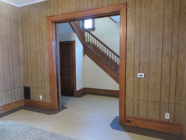 Building Photo - 5 Bedroom Home in the very core of Downtown (West Central, Downtown)