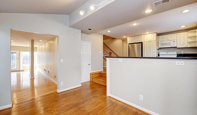 Building Photo - 746 Beech St