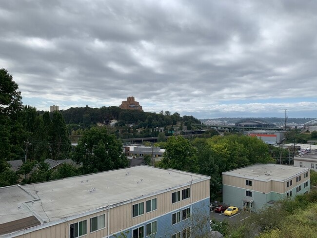 Building Photo - 1631 S King St