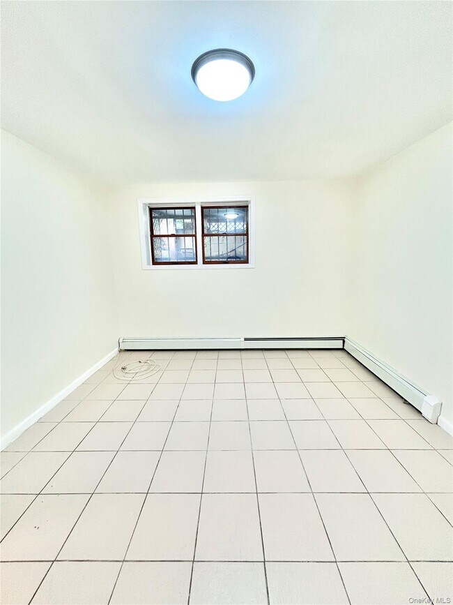 Building Photo - 164 Rossiter Ave