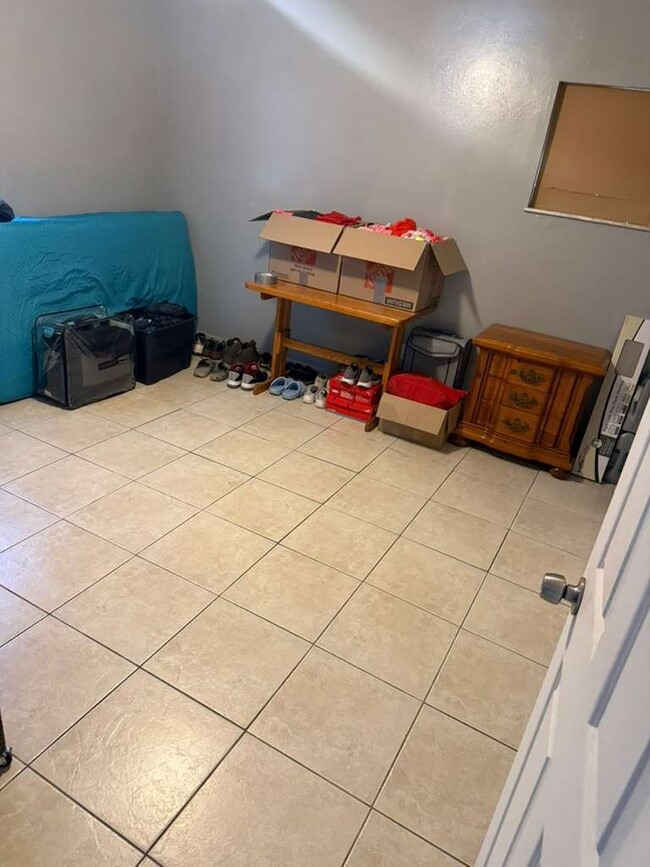 Building Photo - 38603 Naomi Ave