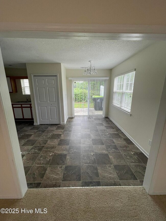 Building Photo - 71 Crush Ct