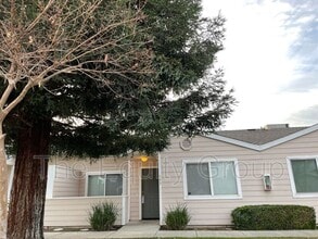 Building Photo - 403 N Park St