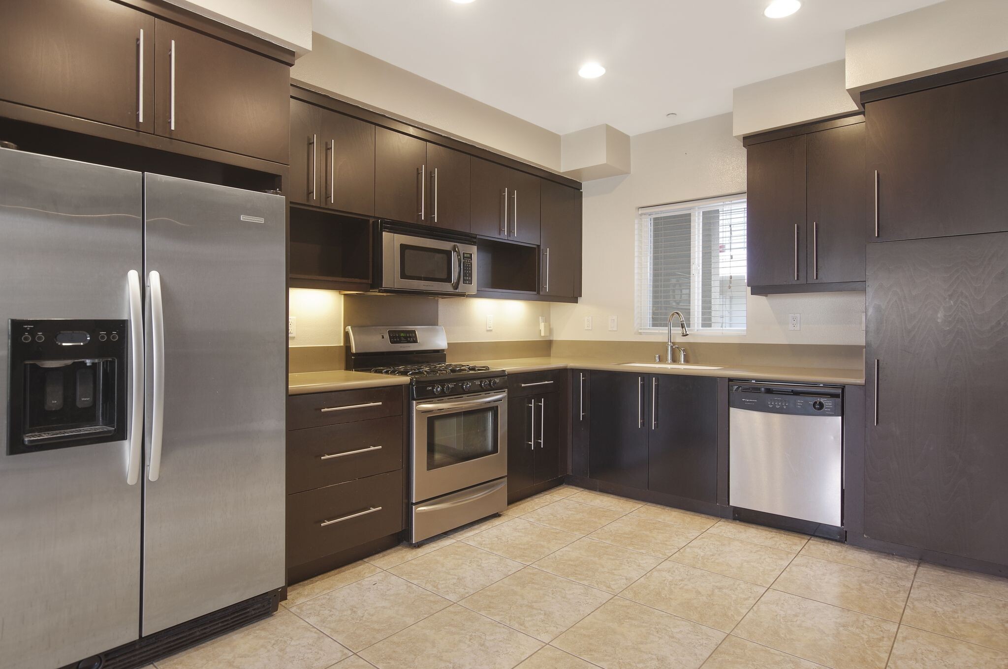 Kitchen - 13045 Pacific Promenade