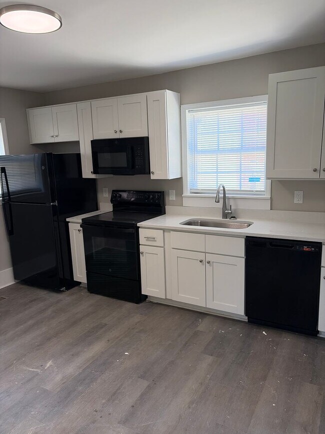 Building Photo - 2502 Druid Hills Dr NW