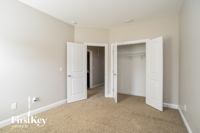 Building Photo - 6305 Kennard Dr
