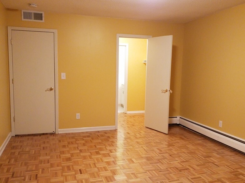 Building Photo - 450 Ford Rd