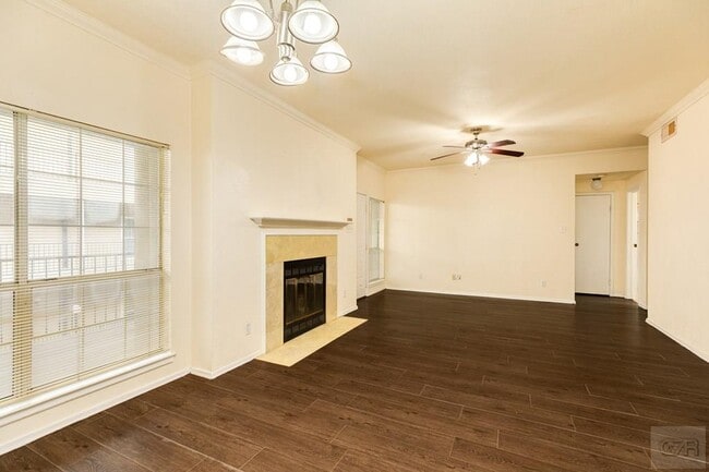 Building Photo - 921 Marine Dr