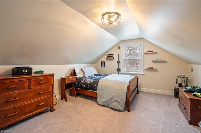 Building Photo - Beautiful Cape Cod in Larchmont