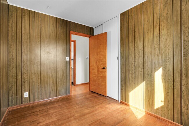 Building Photo - 9 Glenview Dr