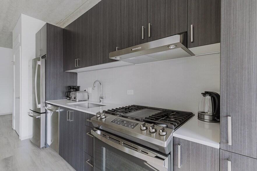 Building Photo - 343 W Schiller St