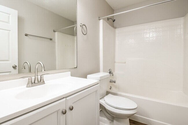 Building Photo - 208 Bromwich Dr