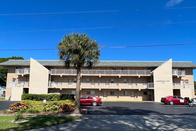 Building Photo - 204 Seminole Ave W