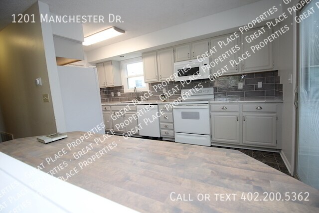 Building Photo - 1201 Manchester Dr