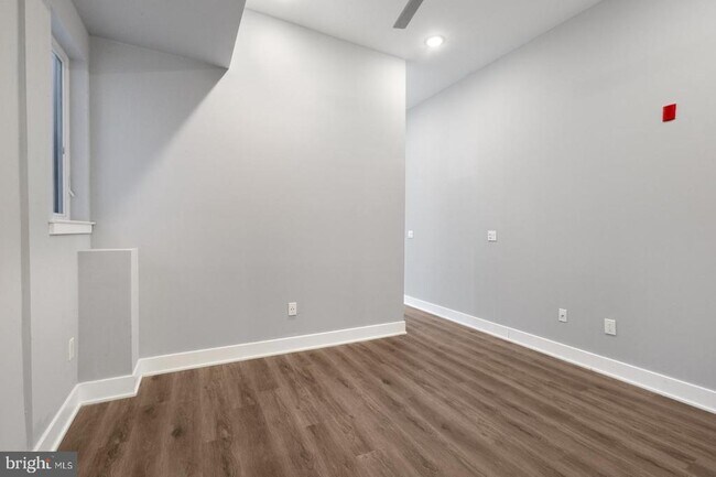 Building Photo - 2119 N Front St