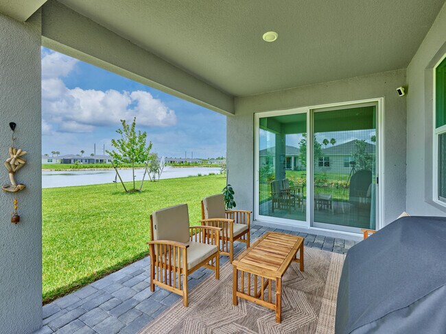 Building Photo - 8960 Dahlia Cir