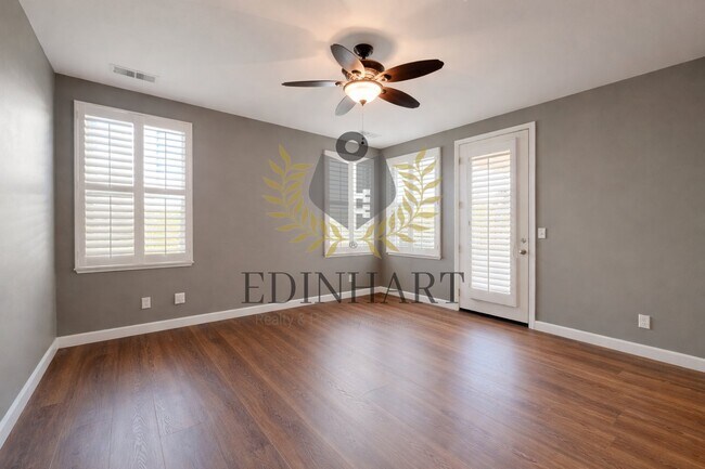 Building Photo - 818 S Apple Ave