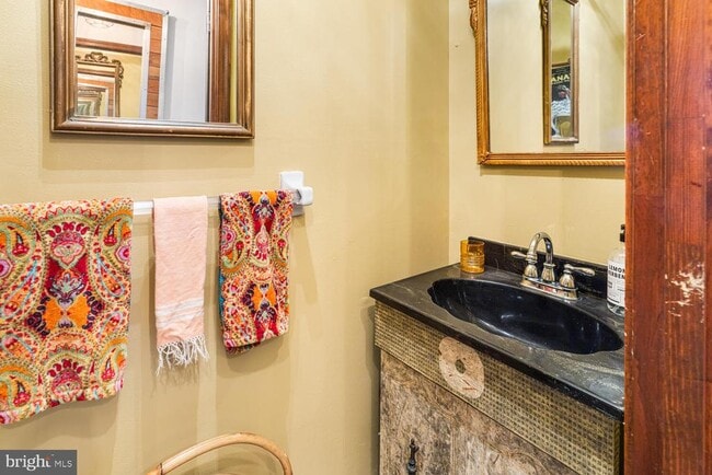 Building Photo - 516 S 3rd St