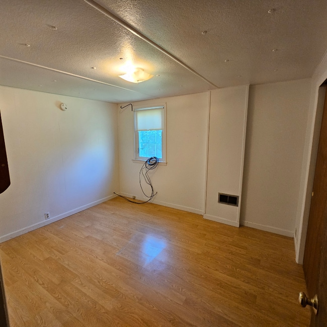Building Photo - 6137 Memorial Dr