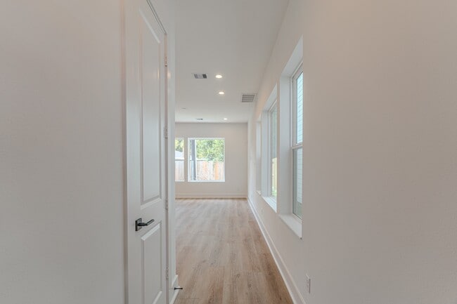 Building Photo - 7707 Inwood Grv Ln