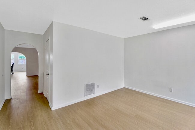 Building Photo - 6014 Willowbend Blvd