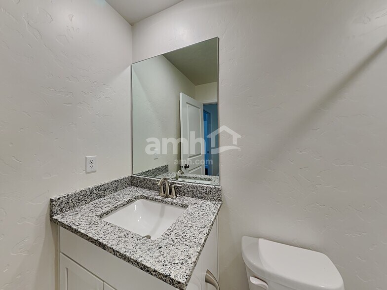 Building Photo - 332 E Sicily Dr
