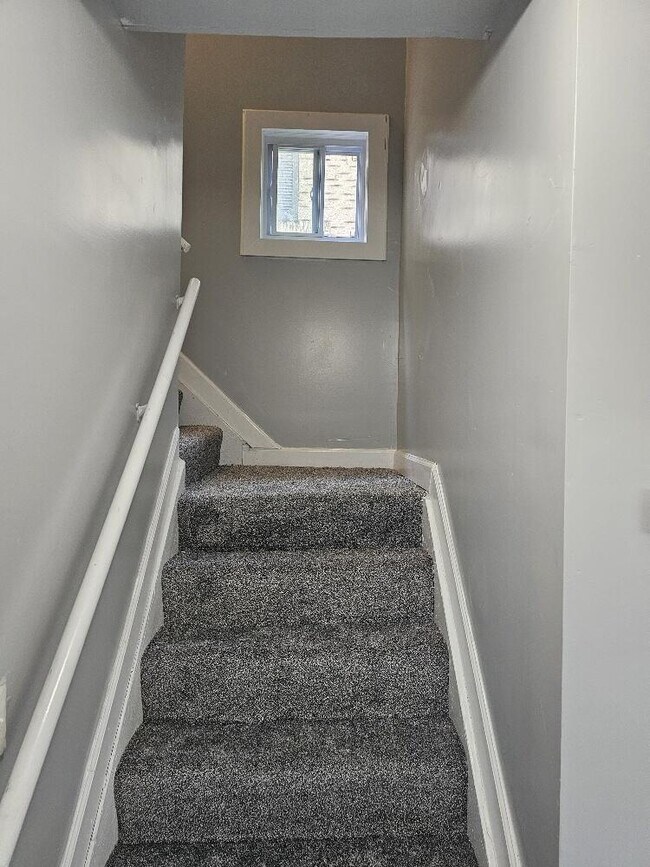 Building Photo - 5056 Bewick St