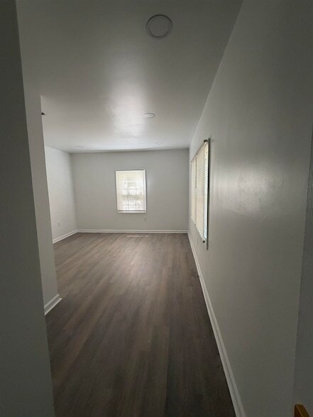 Building Photo - 3800 E Mallory Ave