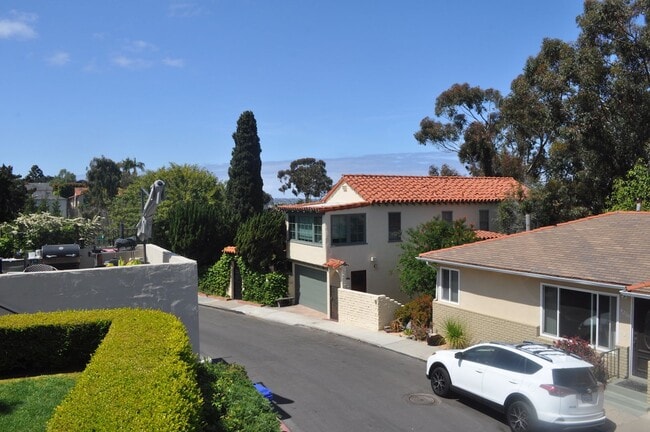 Building Photo - MISSION HILLS 3BR/2BA SPANISH BUNGALOW