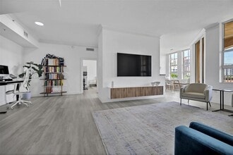 Building Photo - 3001 NE 185th St