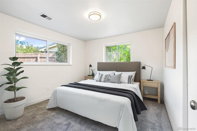Building Photo - Charming 4-Bed Home