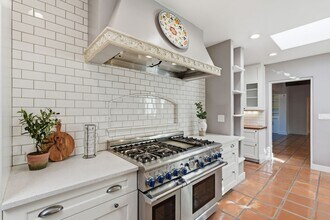 Building Photo - Elegant 3-Bedroom Home in Historic Tucson