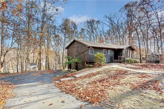 Building Photo - 9 Country Club Ln