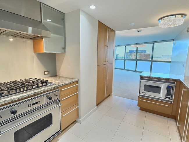 Building Photo - Luxurious One-Year Rental in the Heart of Kaka‘ako – with  Resort Amenities