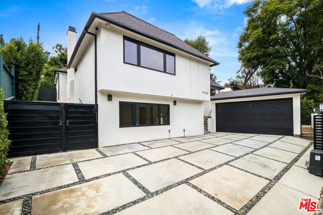 Building Photo - 13378 Contour Dr