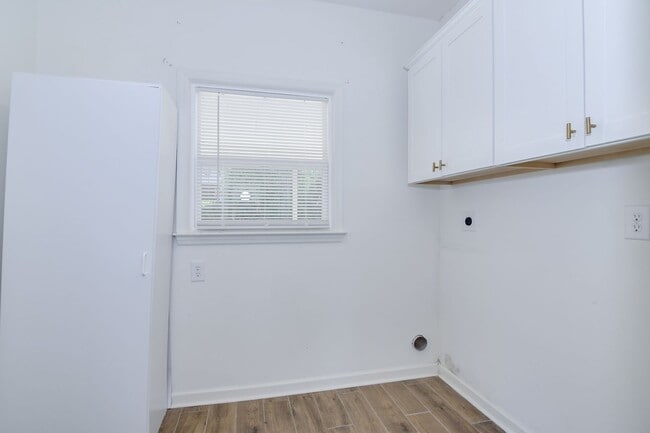 Building Photo - Southern Charm Brick Ranch Home