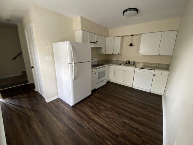 Primary Photo - 113 S Vail Dr