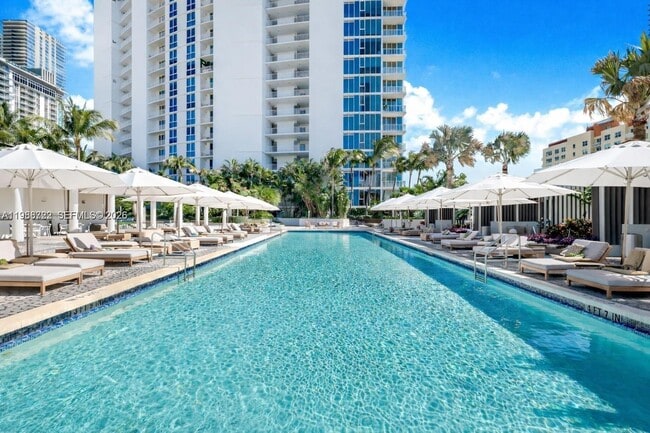 Building Photo - 2020 N Bayshore Dr