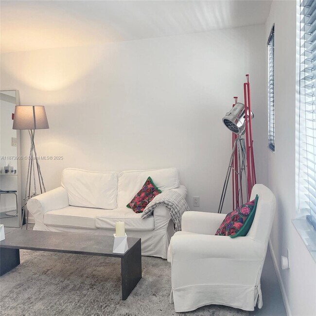 Building Photo - 1550 Drexel Ave