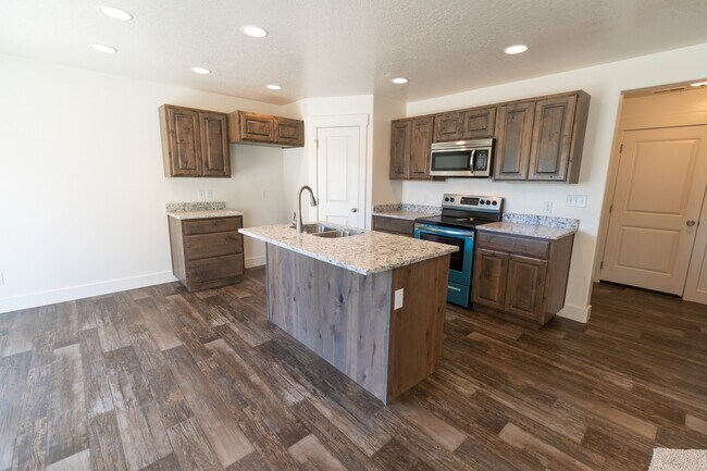 Building Photo - Spanish Fork Townhome