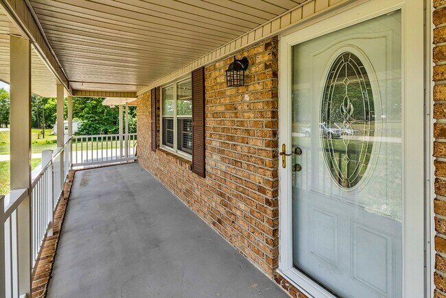 Building Photo - Charming Completely Remodeled Home in Aynor