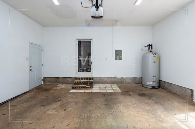 Building Photo - Daphne 3BR/2BA + Bonus Den – Spacious, Stylish & Full of Charm!