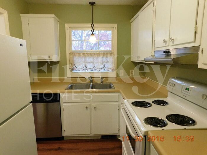 Building Photo - 2642 Shady Valley Rd