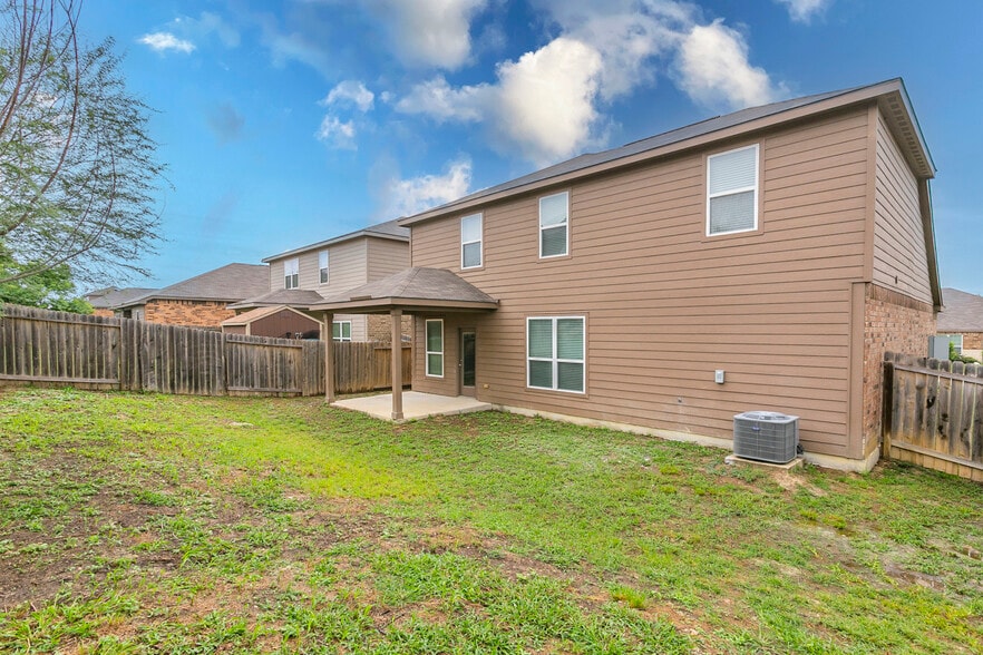 Building Photo - 211 Azalea Way