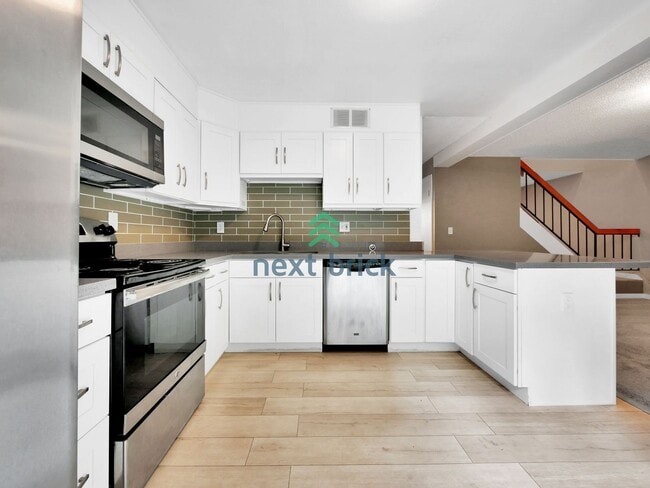 Building Photo - Spacious 4 Bed 2.5 Bath for Rent! OPEN HOU...