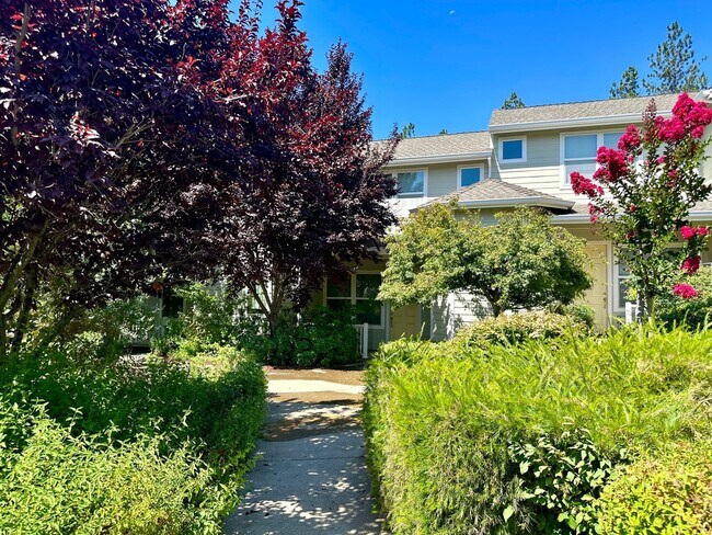 Building Photo - 215