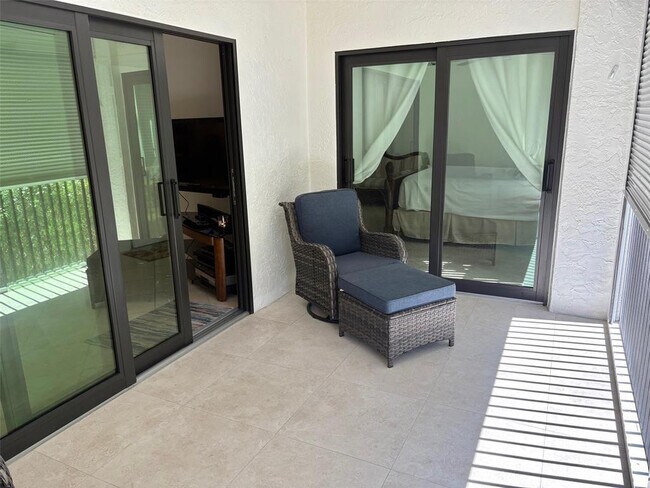 Building Photo - 2112 S Cypress Bend Dr