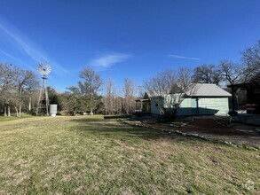 Building Photo - 607 Live Oak St